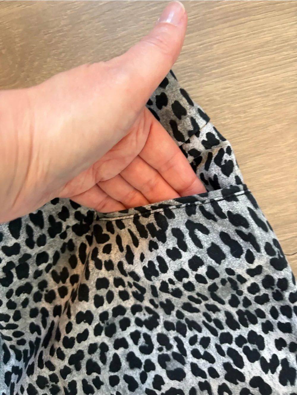 WHBM Leopard Print Slim Ankle Pant - size 8 - Picture 5 of 9
